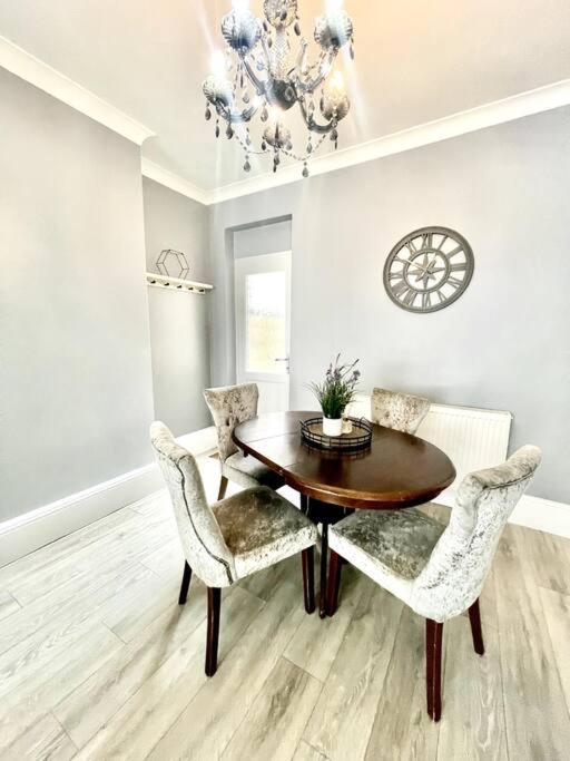 Spacious Modern Victorian House In Rochester Wainscot Eksteriør bilde